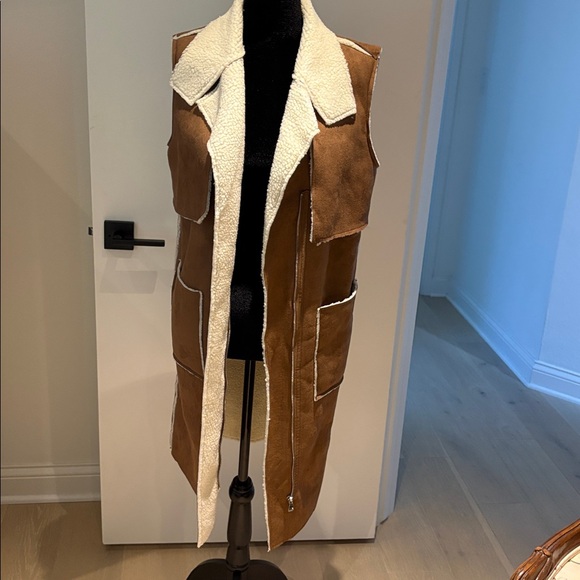 Paper Racine Shearling Vest - Picture 4 of 7